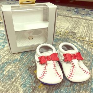 Freshly Picked Home Run Bow Mocc Mini Sole.